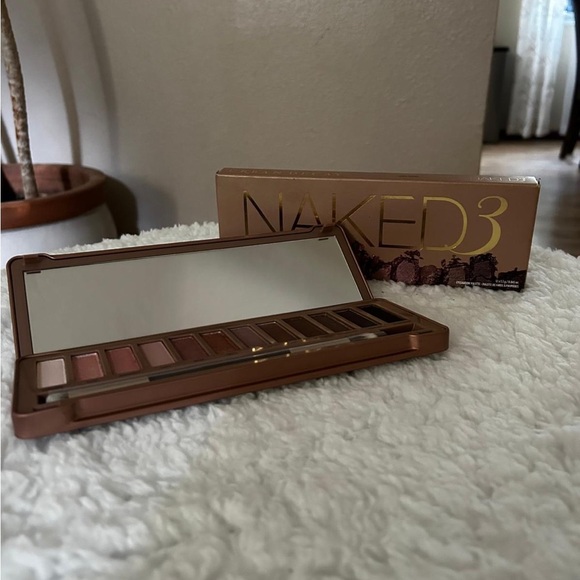 Urban Decay Brown Eyeshadow Palette with Matte and Shimmer - Picture 2 of 2